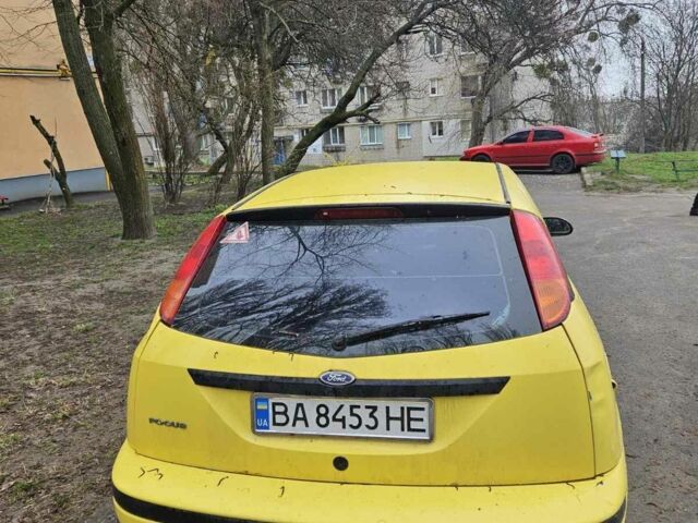 Желтый Форд Фокус, объемом двигателя 2 л и пробегом 350 тыс. км за 2500 $, фото 1 на Automoto.ua