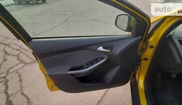 Желтый Форд Фокус, объемом двигателя 1.6 л и пробегом 260 тыс. км за 8400 $, фото 4 на Automoto.ua