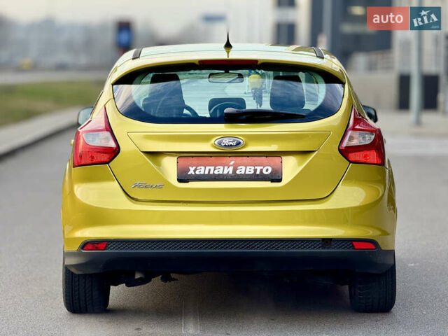 Желтый Форд Фокус, объемом двигателя 1.6 л и пробегом 181 тыс. км за 7500 $, фото 5 на Automoto.ua