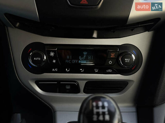 Желтый Форд Фокус, объемом двигателя 1.6 л и пробегом 181 тыс. км за 7500 $, фото 9 на Automoto.ua