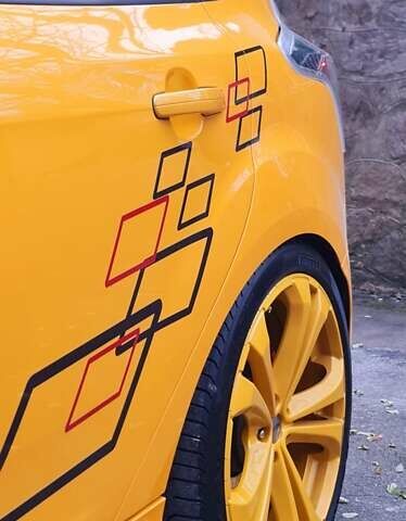 Желтый Форд Фокус, объемом двигателя 2 л и пробегом 119 тыс. км за 18000 $, фото 2 на Automoto.ua