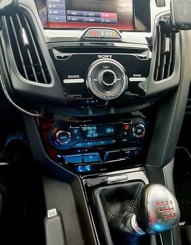 Желтый Форд Фокус, объемом двигателя 2 л и пробегом 119 тыс. км за 18000 $, фото 16 на Automoto.ua