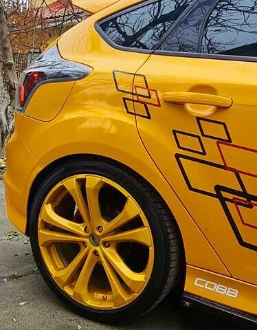 Желтый Форд Фокус, объемом двигателя 2 л и пробегом 119 тыс. км за 18000 $, фото 3 на Automoto.ua