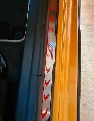 Желтый Форд Фокус, объемом двигателя 2 л и пробегом 119 тыс. км за 18000 $, фото 41 на Automoto.ua