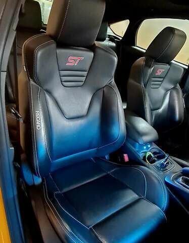 Желтый Форд Фокус, объемом двигателя 2 л и пробегом 119 тыс. км за 18000 $, фото 42 на Automoto.ua