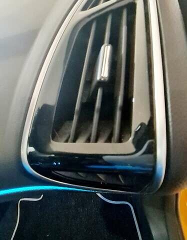 Желтый Форд Фокус, объемом двигателя 2 л и пробегом 119 тыс. км за 18000 $, фото 40 на Automoto.ua