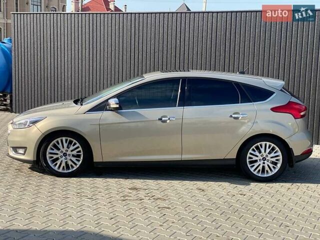Желтый Форд Фокус, объемом двигателя 2 л и пробегом 139 тыс. км за 8800 $, фото 5 на Automoto.ua