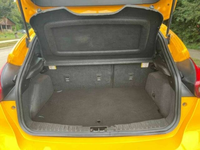 Форд Фокус 2016 в Львове на Automoto.ua Желтый Форд Фокус, объемом двигателя 2 л и пробегом 71 тыс. км за 8500 $, фото 11 на Automoto.ua