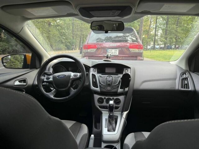 Желтый Форд Фокус, объемом двигателя 2 л и пробегом 114 тыс. км за 5300 $, фото 2 на Automoto.ua