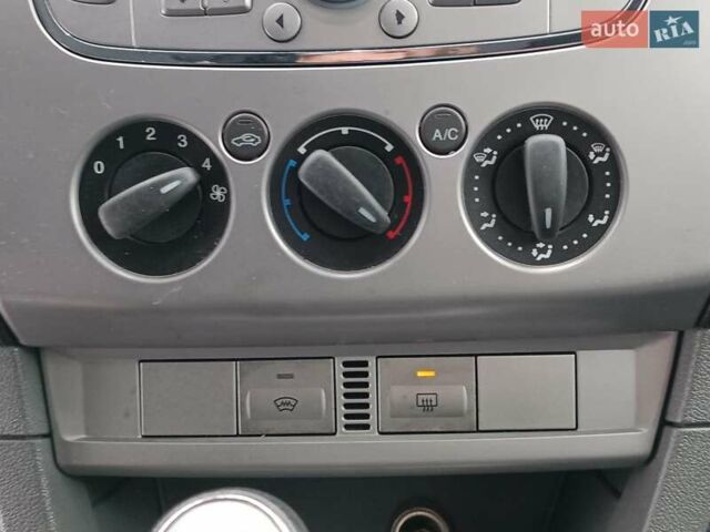 Жовтий Форд Фокус, об'ємом двигуна 1.6 л та пробігом 233 тис. км за 5490 $, фото 26 на Automoto.ua