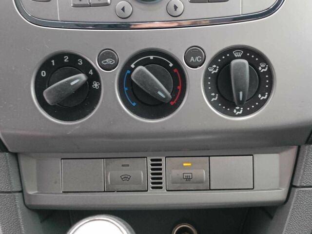 Жовтий Форд Фокус, об'ємом двигуна 1.6 л та пробігом 233 тис. км за 5490 $, фото 16 на Automoto.ua