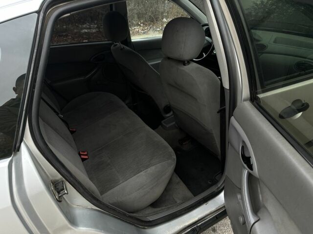 Сірий Форд Фокус, об'ємом двигуна 1.6 л та пробігом 300 тис. км за 1500 $, фото 9 на Automoto.ua