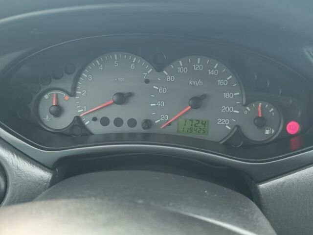 Серый Форд Фокус, объемом двигателя 1.6 л и пробегом 119 тыс. км за 4300 $, фото 7 на Automoto.ua