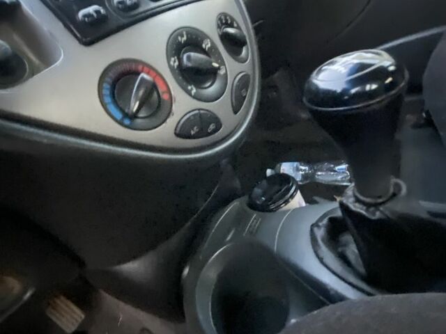 Сірий Форд Фокус, об'ємом двигуна 1.6 л та пробігом 300 тис. км за 700 $, фото 7 на Automoto.ua