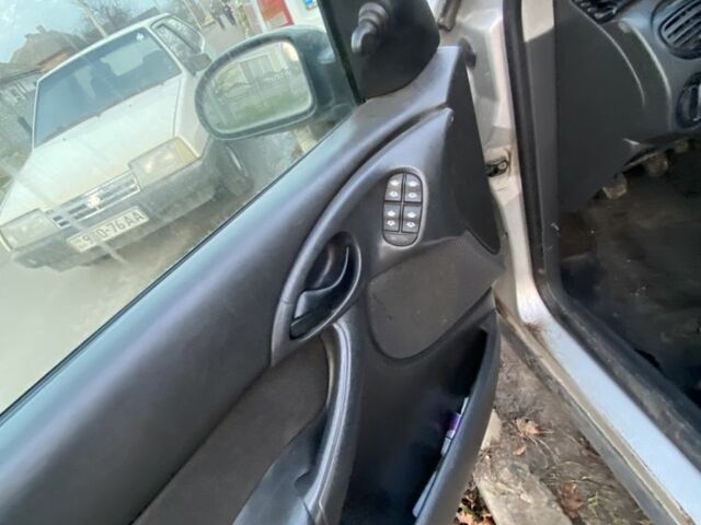 Сірий Форд Фокус, об'ємом двигуна 1.6 л та пробігом 300 тис. км за 700 $, фото 5 на Automoto.ua