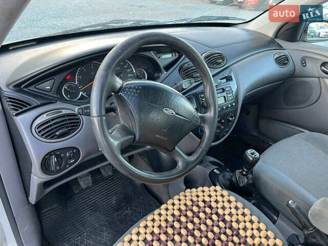 Серый Форд Фокус, объемом двигателя 1.8 л и пробегом 296 тыс. км за 2690 $, фото 16 на Automoto.ua