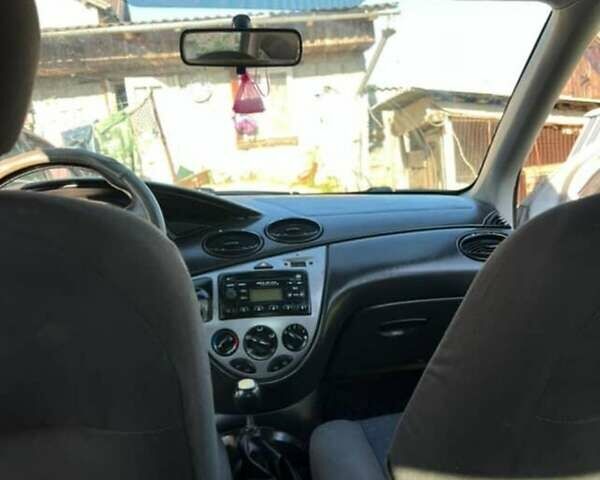 Серый Форд Фокус, объемом двигателя 1.6 л и пробегом 280 тыс. км за 3000 $, фото 4 на Automoto.ua