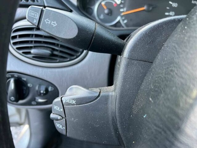 Сірий Форд Фокус, об'ємом двигуна 1.8 л та пробігом 296 тис. км за 2690 $, фото 22 на Automoto.ua