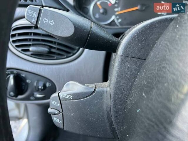 Серый Форд Фокус, объемом двигателя 1.8 л и пробегом 296 тыс. км за 2690 $, фото 22 на Automoto.ua