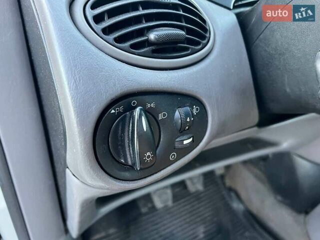 Серый Форд Фокус, объемом двигателя 1.8 л и пробегом 296 тыс. км за 2690 $, фото 18 на Automoto.ua