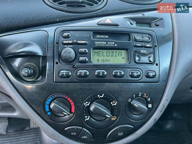 Серый Форд Фокус, объемом двигателя 1.8 л и пробегом 296 тыс. км за 2690 $, фото 25 на Automoto.ua