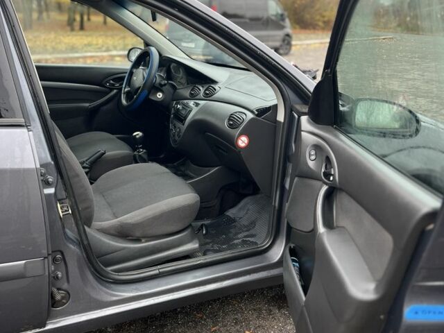 Серый Форд Фокус, объемом двигателя 1.8 л и пробегом 291 тыс. км за 2900 $, фото 2 на Automoto.ua