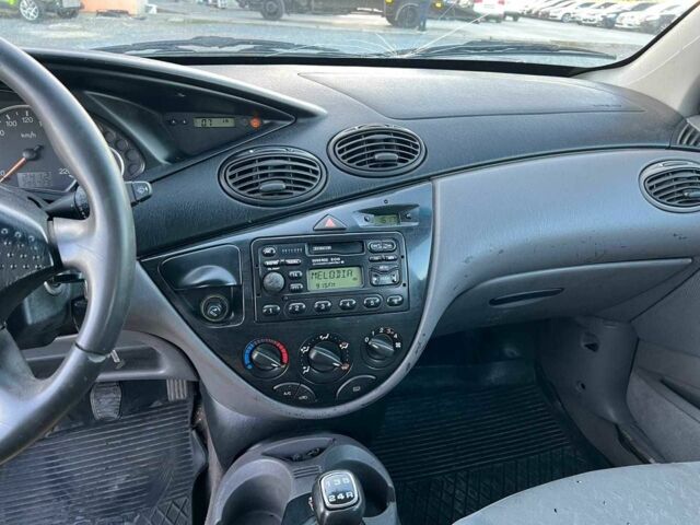 Сірий Форд Фокус, об'ємом двигуна 1.8 л та пробігом 296 тис. км за 2690 $, фото 23 на Automoto.ua