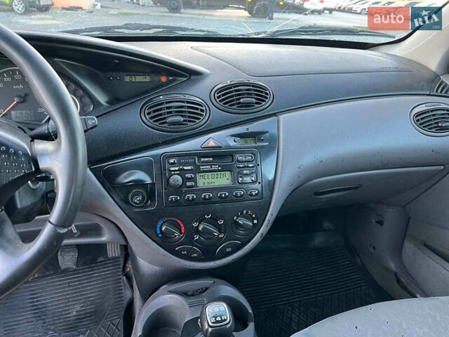 Серый Форд Фокус, объемом двигателя 1.8 л и пробегом 296 тыс. км за 2690 $, фото 23 на Automoto.ua