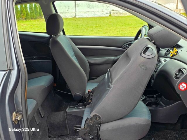 Серый Форд Фокус, объемом двигателя 1.8 л и пробегом 275 тыс. км за 1999 $, фото 9 на Automoto.ua