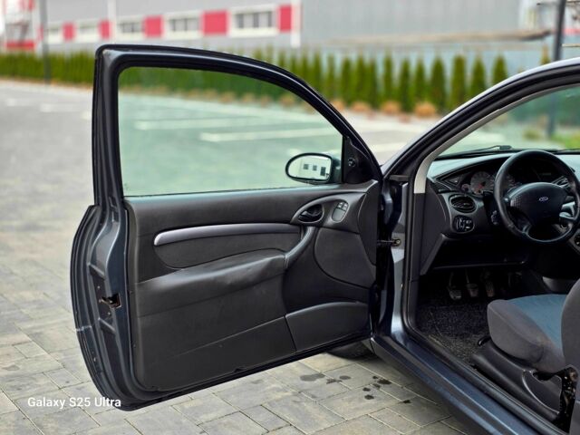 Серый Форд Фокус, объемом двигателя 1.8 л и пробегом 275 тыс. км за 1999 $, фото 18 на Automoto.ua