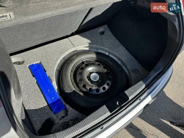 Серый Форд Фокус, объемом двигателя 1.6 л и пробегом 168 тыс. км за 4500 $, фото 14 на Automoto.ua