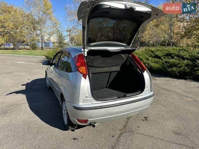 Серый Форд Фокус, объемом двигателя 1.6 л и пробегом 168 тыс. км за 4500 $, фото 3 на Automoto.ua