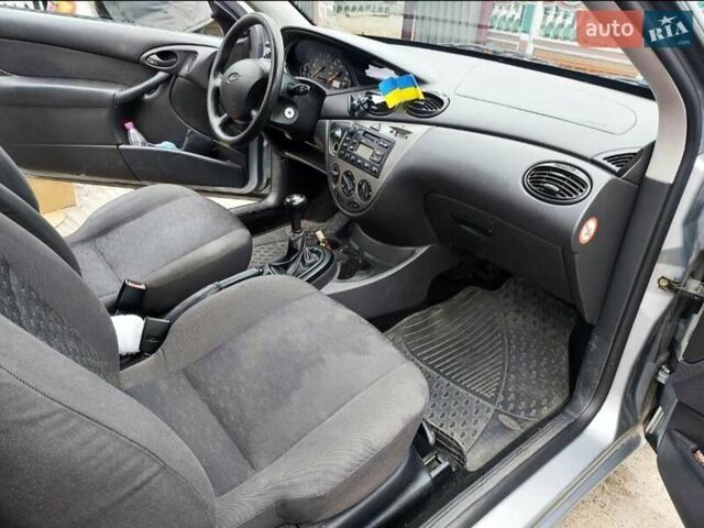 Серый Форд Фокус, объемом двигателя 1.39 л и пробегом 168 тыс. км за 3300 $, фото 2 на Automoto.ua