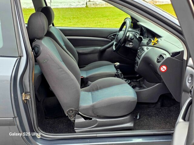 Серый Форд Фокус, объемом двигателя 1.8 л и пробегом 275 тыс. км за 1999 $, фото 7 на Automoto.ua