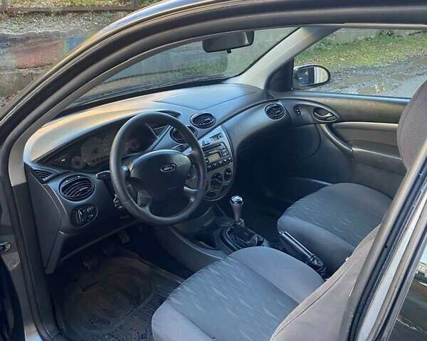 Серый Форд Фокус, объемом двигателя 1.8 л и пробегом 327 тыс. км за 3500 $, фото 14 на Automoto.ua