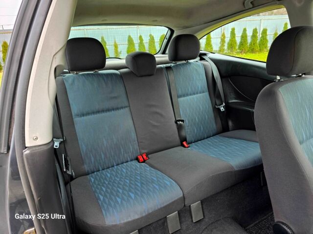 Серый Форд Фокус, объемом двигателя 1.8 л и пробегом 275 тыс. км за 1999 $, фото 10 на Automoto.ua