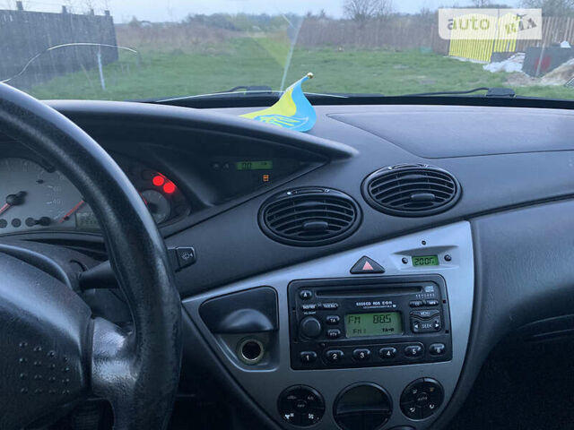 Форд Фокус 2002 в Радехове на Automoto.ua Серый Форд Фокус, объемом двигателя 1.8 л и пробегом 271 тыс. км за 2500 $, фото 10 на Automoto.ua