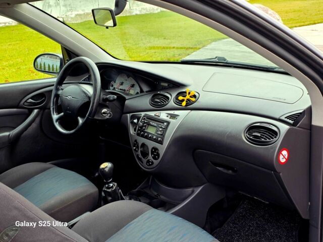 Серый Форд Фокус, объемом двигателя 1.8 л и пробегом 275 тыс. км за 1999 $, фото 8 на Automoto.ua