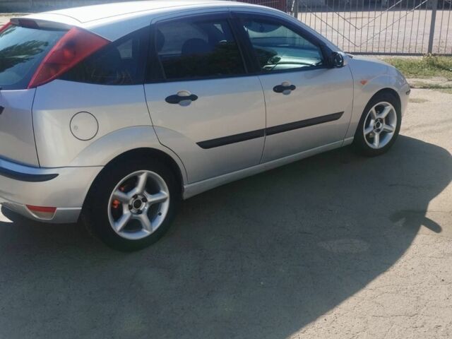 Серый Форд Фокус, объемом двигателя 1.8 л и пробегом 355 тыс. км за 3800 $, фото 1 на Automoto.ua