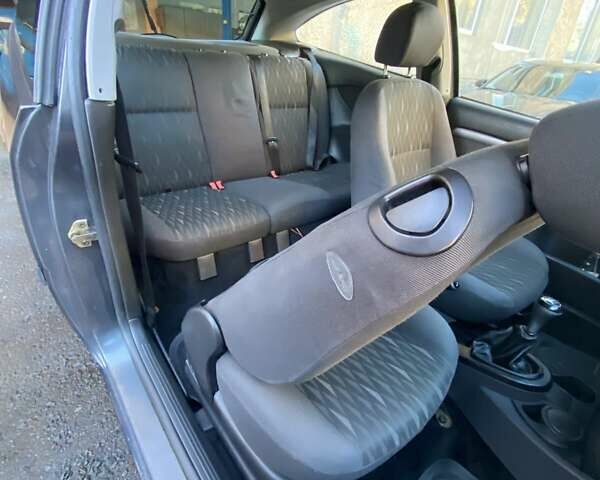 Серый Форд Фокус, объемом двигателя 1.8 л и пробегом 327 тыс. км за 3500 $, фото 11 на Automoto.ua