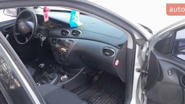 Серый Форд Фокус, объемом двигателя 1.6 л и пробегом 186 тыс. км за 3000 $, фото 3 на Automoto.ua