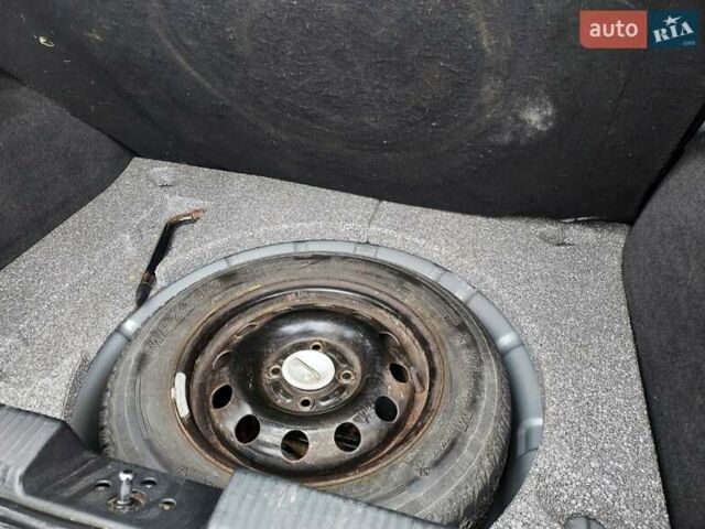 Серый Форд Фокус, объемом двигателя 1.39 л и пробегом 168 тыс. км за 3300 $, фото 5 на Automoto.ua