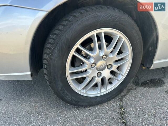 Серый Форд Фокус, объемом двигателя 1.6 л и пробегом 168 тыс. км за 4500 $, фото 7 на Automoto.ua