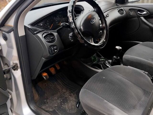 Серый Форд Фокус, объемом двигателя 1.6 л и пробегом 200 тыс. км за 4200 $, фото 4 на Automoto.ua