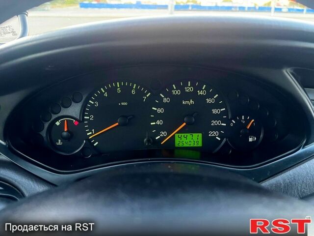 Сірий Форд Фокус, об'ємом двигуна 1.4 л та пробігом 254 тис. км за 3500 $, фото 1 на Automoto.ua