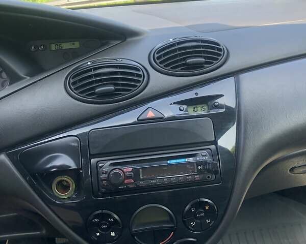 Серый Форд Фокус, объемом двигателя 2 л и пробегом 261 тыс. км за 3600 $, фото 5 на Automoto.ua