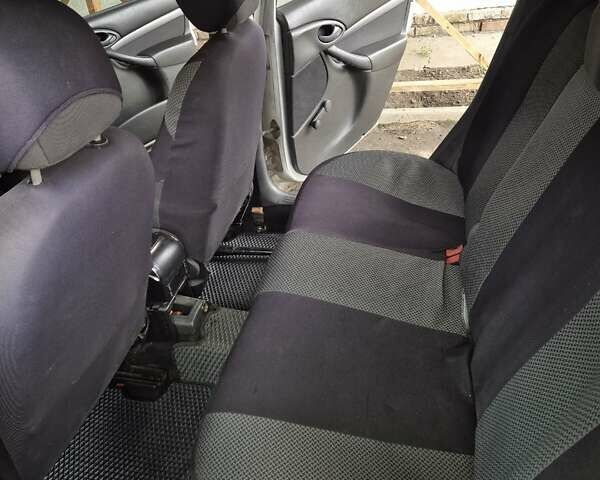 Серый Форд Фокус, объемом двигателя 1.8 л и пробегом 180 тыс. км за 3000 $, фото 14 на Automoto.ua