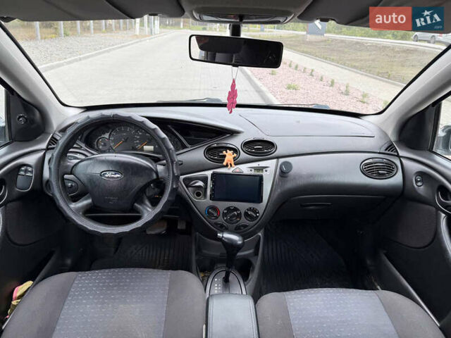 Серый Форд Фокус, объемом двигателя 1.6 л и пробегом 418 тыс. км за 3200 $, фото 7 на Automoto.ua