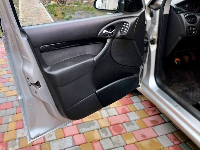 Серый Форд Фокус, объемом двигателя 1.6 л и пробегом 200 тыс. км за 4200 $, фото 6 на Automoto.ua