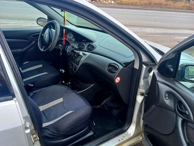 Серый Форд Фокус, объемом двигателя 1.6 л и пробегом 1 тыс. км за 3000 $, фото 5 на Automoto.ua
